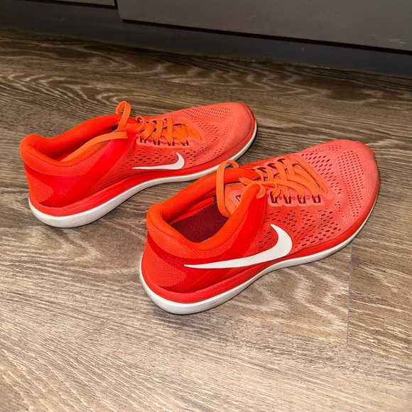 Nike Free Run Flash Pink Training Shoes - Picture 4 of 8